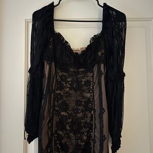 For love and lemons lace dress, barely worn like new, Size S
